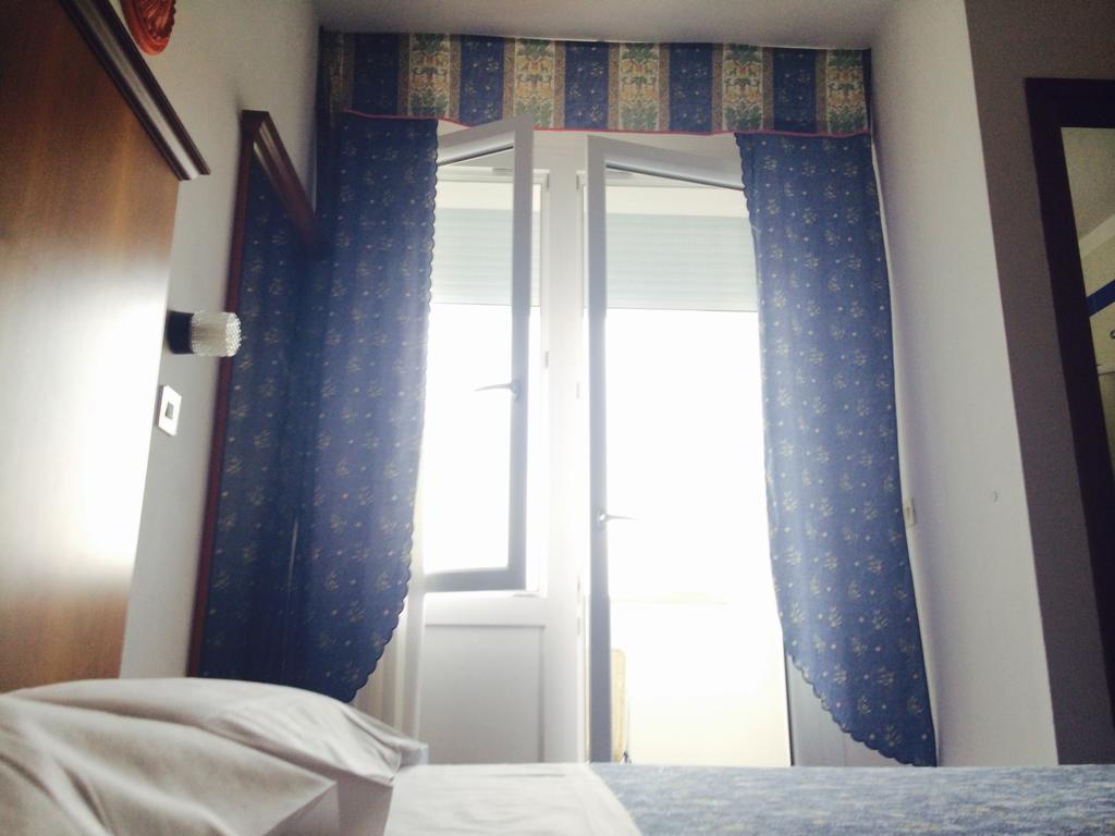 Hotel Villa Candia Lignano Sabbiadoro Szoba fotó